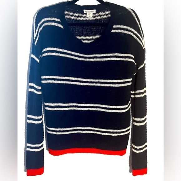 Artisan Ny Sweaters - Artisan NY blues striped pullover sweater.